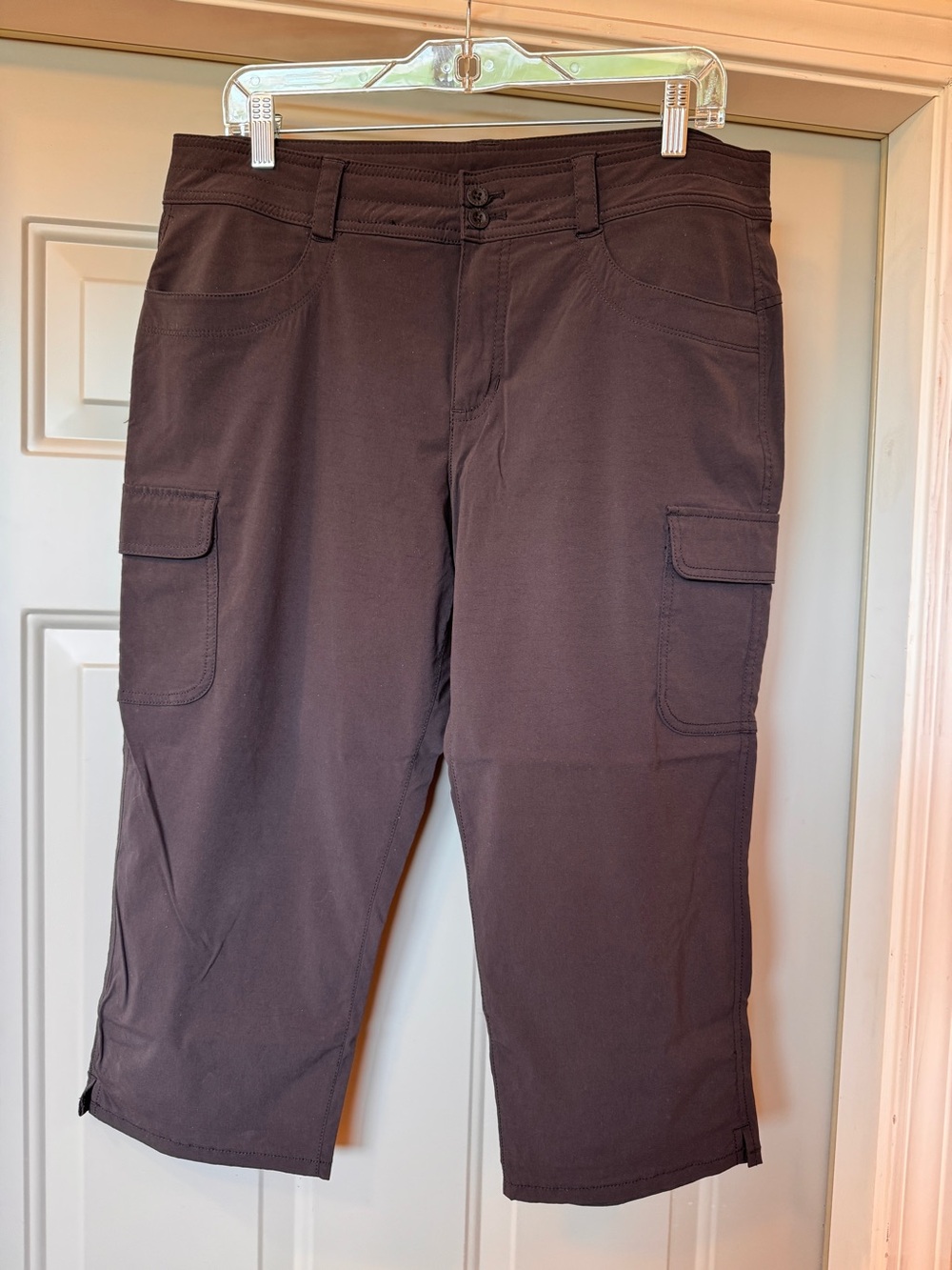 Eddie Bauer Women’s Cargo Capri Pants charcoal Stretch Hiking Outdoor Size 12